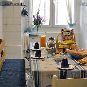 Blue Bed & Breakfast